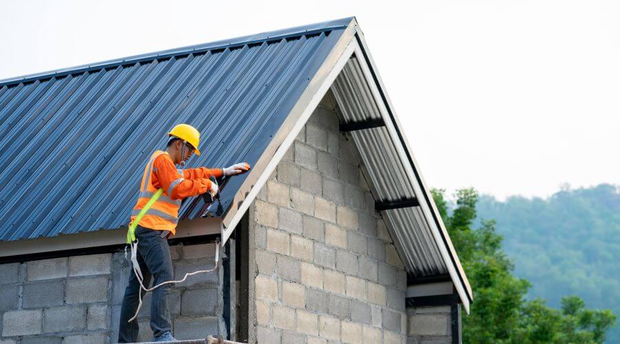Professional gutter cleaning in Sutherlin, OR